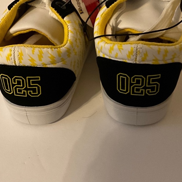 Pokémon Kids Black and White Sneakers with Yellow Accents - Picture 4 of 4